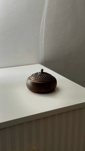 Quemador de incienso de madera de estilo antiguo para bakhoor con tallados florales, bandeja de latón y compatibilidad con decoración espiritual - Product Image 2