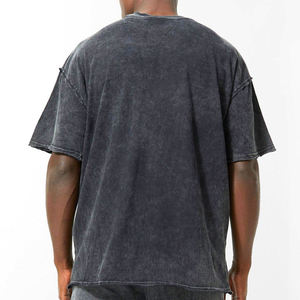 Ensemble chemise et short pour homme en satin imprimé à manches courtes, col en V, respirant, vêtements décontractés d'été - Product Image 2