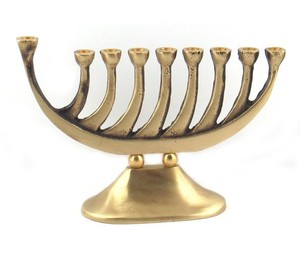Candelabro Menorah Dorado Antiguo, Estilo Vintage, Soporte Metálico con Múltiples Copas, Ideal para Decoración de Mesa, Exhibición Festiva - Product Image 2