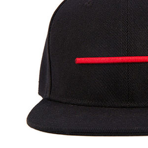 Casquette Snapback Noire à 6 Panneaux avec Broderie Rouge sur le Panneau Avant, Unisexe, Réglable, Visière Plate, Style Urbain, Casquette de Baseball - Product Image 5