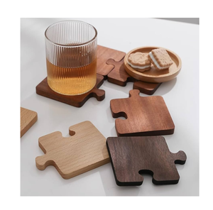 Sous-verres en bois faits à la main, créatifs et uniques, pour jeux de table et décoration intérieure - Cadeau original en bois à prix abordable - Product Image 1