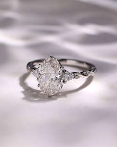 Anillo de Compromiso/Boda de Oro Blanco de 14k con Diamante Cultivado en Laboratorio IGI/GIA, Corte Pera, Unisex, para Regalo de Aniversario - Product Image 1