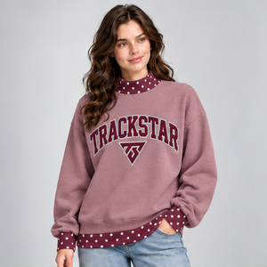 เสื้อสเวตเชิ้ตคอเต่าสีม่วงอมแดงสำหรับผู้หญิง แต่งลายจุดสีแดงเบอร์กันดี พร้อมลายกราฟิกสไตล์วาร์ซิตี้ แขนยาว ทรงหลวม สั่งทำได้ - Product Image 4