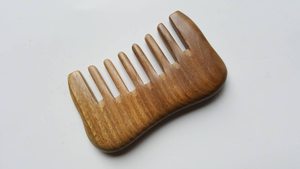 Peine de Madera Ecológico al por Mayor, Desenreda el Cabello, Peine de Madera de Neem de Alta Calidad para Uso Doméstico, Hecho a Mano, Artesanía Atemporal - Product Image 5