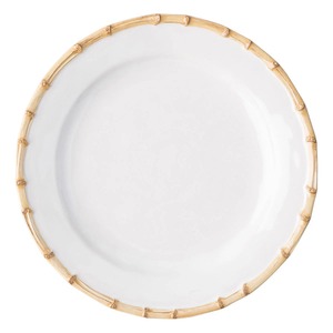 Plato de presentación blanco con borde de diseño de bambú, ideal para mesa de comedor y base decorativa elegante inspirada en la naturaleza, procedente de la India. - Product Image 1