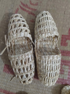 Pantoufles en jacinthe d'eau tressée naturelle, fabriquées à la main, écologiques, pour l'intérieur, pour la maison, l'hôtel, la station balnéaire, vente en gros au Vietnam - Product Image 3
