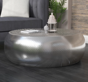 Table basse en métal artisanale moderne avec éléments design pour une décoration rustique charmante, intérieurs chaleureux, salon, salle à manger, chambre à coucher - Product Image 1