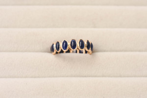 Bague éternité sertie de saphirs bleus naturels en or jaune massif 18 carats – Bague à pierres précieuses ovales – Pierre de naissance de septembre de luxe - Product Image 5