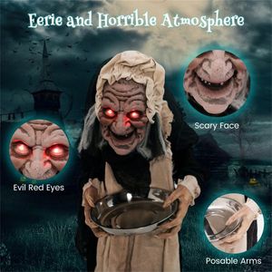 Decorazione di Halloween con Vecchia Signora in Piedi che Saluta - Product Image 6