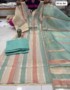 Nuevo conjunto indio de alta calidad en seda Simar con trabajo Pitha, Kurti-Pantalón y Dupatta, fabricante de Surat, ropa étnica. - Product Image 2