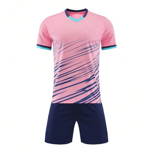 Tenue de football athlétique durable, maillot et short personnalisés avec logo d'équipe, respirant, protection UV, séchage rapide, pour l'entraînement et les matchs - Product Image 3