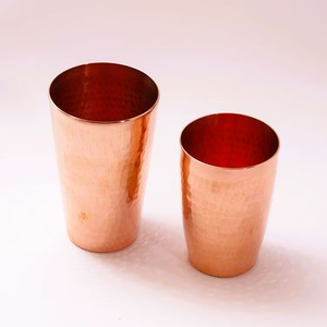 Vaso ayurvédico de cobre con interior sin costuras y superficie pulida, ideal para una hidratación saludable y un bienestar natural. - Product Image 6