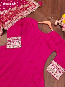 Vestido y Dupatta de Seda Vichitra de Excelente Calidad para Uso Ocasional con Bordado de Hilo y Lentejuelas, Exportador Indio - Product Image 6