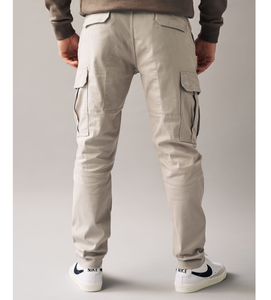 Pantalon cargo homme en sergé de coton technique, coupe ajustée, braguette zippée, taille mi-haute, anti-boulochage, infroissable, en coton biologique, design utilitaire, vente en gros usine - Product Image 2