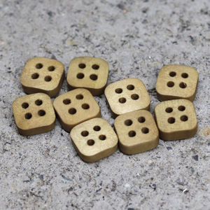 Botones de madera más vendidos y populares, utilizados para prendas de punto, chaquetas y abrigos de invierno, ya que su textura natural se adapta perfectamente. - Product Image 2