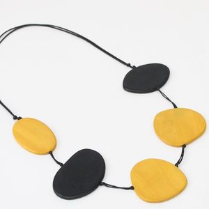 Collier de perles en bois et résine fait main de luxe, accessoires de mode en cristal pour le marché haut de gamme - Product Image 1