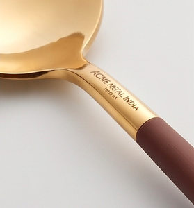Ensemble de couverts plaqués or de luxe avec design moderne, manche brun, passe au lave-vaisselle, pour mariage, fête et restaurant. - Product Image 2