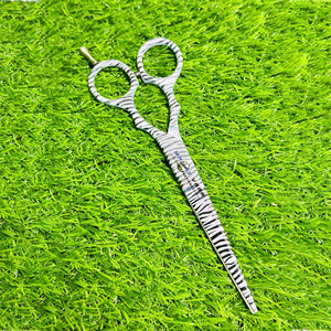 Ciseaux de barbier professionnels en acier inoxydable imprimé, à lames tranchantes, pour la coupe de cheveux en salon, pour un coiffage de précision, durables - Product Image 2