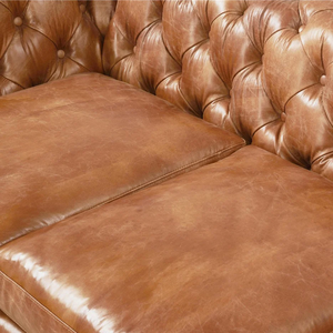 Sofá Chesterfield de Cuero Genuino Estilo Costero de Dos Plazas con Respaldo Acolchado, Brazos Rectos y Patas Metálicas para Sala de Estar - Product Image 6