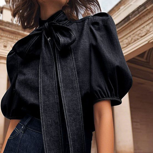 Chemisier en jean à nœud (ou haut en jean à manches bouffantes et col noué) - Product Image 1