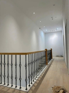 Balustrade et rampe d'escalier en fer forgé artisanal avec un design à motifs détaillés, alliant solidité et esthétique - Product Image 3
