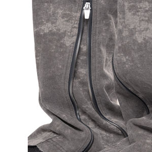 Vaqueros de mezclilla personalizados de lavado claro con elastano/algodón, corte recto, transpirables, de tiro medio, estilo streetwear, con efecto bigotes y parches para hombre - Product Image 6