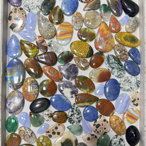 Lote de Cabujones de Piedras Preciosas Naturales Mixtas, Calidad AAA, Piedras Sueltas Pulimentadas, Todas las Formas y Tamaños Disponibles, Venta al Por Mayor para la Fabricación de Joyería - Product Image 1