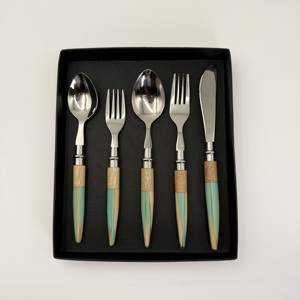Ensemble de couverts en acier inoxydable de haute qualité avec manche en résine, élégants ustensiles de table pour la maison et l'hôtellerie - Product Image 1