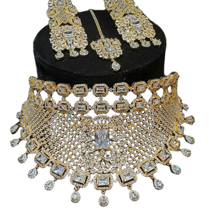 Exquisito conjunto de collar choker floral chapado en oro afgano con intrincado trabajo de piedras de rubí rosa y gran colgante blanco. - Product Image 6