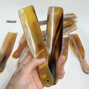 Cuchara para Zapatos de Cuerno de Búfalo Natural, Ecológica, con Logotipo Personalizado, Estilo Animal Vintage, Hecha a Mano, de Alta Calidad, Mango Largo/Corto, con Orificio para Colgar - Product Image 5