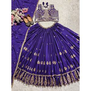 Magnifique Lehenga Choli brodé violet avec travail de sequins, marque NF, pour les mariages - Product Image 3