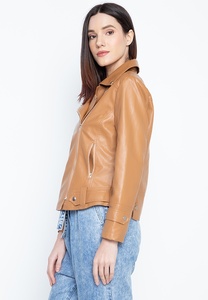 Nouvelle veste matelassée élégante pour femme en cuir véritable avec col à revers, respirante, coupe ajustée disponible, vestes en cuir rouge - Product Image 3