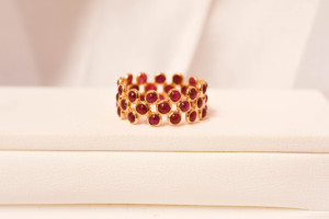 Bague éternité sertie de rubis rouges en or jaune massif 18 carats avec pierres précieuses rondes – Bijoux de luxe, pierre de naissance de juillet - Product Image 4