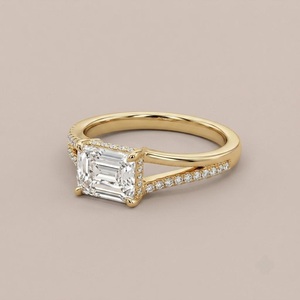 แหวนแต่งงานคลาสสิกเพชรแล็บโกรว์ทรงเหลี่ยมมรกต ทองคำขาว 18K สำหรับผู้หญิง จาก LILABA ENTERPRISE พร้อมใบรับรอง IGI - Product Image 1