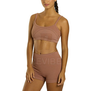 Ensemble de shorts de yoga en tissu doux uni, respirant, taille élastique, coupe élégante, ensemble 2 pièces prêt pour l'entraînement - Product Image 4