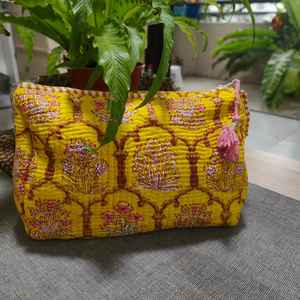 Bolsa de Cosméticos de Viaje para Mujer, de Algodón, Personalizada, Hecha a Mano, con Monograma Floral Acolchado, al por Mayor - Product Image 1