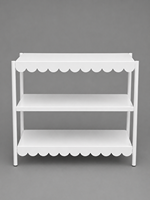 Étagère de rangement blanche à trois niveaux avec bord festonné, design minimaliste pour salon, unité d'étagère légère en plastique