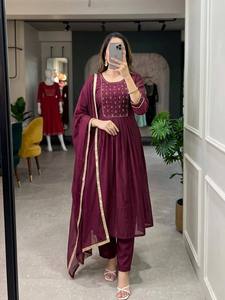 Conjunto de pantalón y kurta Anarkali Mul Chanderi elegante de la mejor calidad con dupatta para festivales y celebraciones disponible para la venta - Product Image 5