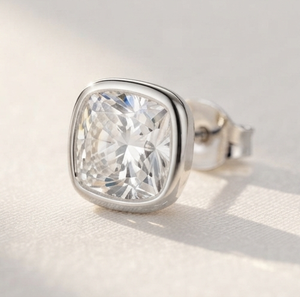 Pendientes de Diamantes con Baño de Oro Blanco de 18K para Mujer, Corte Cojín, Engaste en Bisel, Diamantes Cultivados en Laboratorio, Certificados por IGI, Estilo Clásico Minimalista - Product Image 3