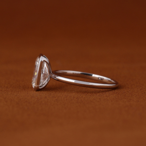 Anillo de Compromiso con Diamante Cultivado en Laboratorio, Corte Radiante, Engastado en Bisel, para Mujer, Oro Blanco de 14K/18K, Anillo de Boda Solitario - Product Image 3