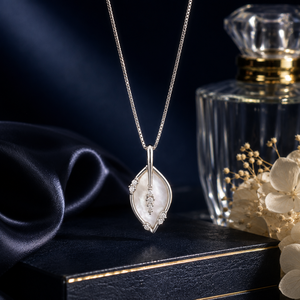 Namivaa Elegante Collar Minimalista con Colgante de Hoja y Detalles de Circonita Cúbica, Engaste Biselado, Acabado Pulido, Cadena para Mujer, Regalo - Product Image 1