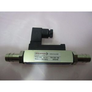 Pfeiffer tcw 003 PM C00 139ตรวจสอบการระบายความร้อนด้วยน้ำอุปกรณ์เซมิคอนดักเตอร์ทั่วโลกที่ - Product Image 3