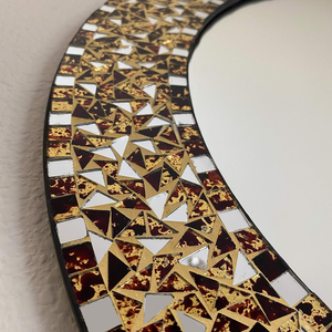 Espejo de Pared Redondo con Mosaico Dorado y Marrón Hecho a Mano, con Marco de Azulejos de Vidrio Geométricos, Espejo Decorativo de Lujo para Ambientes Modernos - Product Image 3