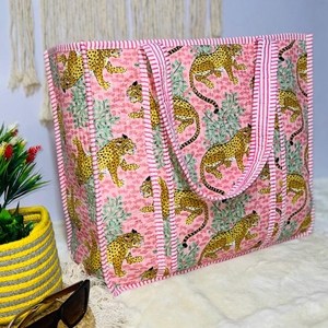 กระเป๋าโท้ทสีน้ำเงิน ปิดเปิดได้ ปักลายอย่างดี ซับในผ้าฝ้าย ทำด้วยมือจากอินเดีย เป็นมิตรกับสิ่งแวดล้อม พิมพ์ลายบล็อกจากราชสถาน - Product Image 3