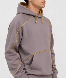 เสื้อฮู้ดสีเทาสำหรับผู้ชาย ทรงโอเวอร์ไซส์ ผ้าเฟรนช์เทอร์รี่ สวมใส่สบายๆ สำหรับฤดูใบไม้ร่วง ดีไซน์กระเป๋าแต่งขอบสีเหลือง - Product Image 3