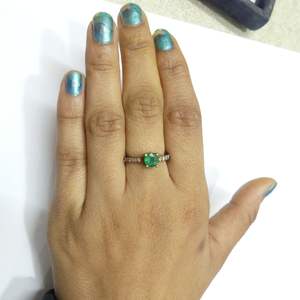 Anillos Unisex de Plata de Ley 925 Chapados en Oro con Esmeralda y Diamante Moissanita - Product Image 5