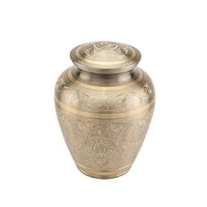 Urne funéraire moderne en laiton avec motif ondulé texturé, faite à la main, écologique, vase décoratif de table pour cendres d'adultes - Product Image 2