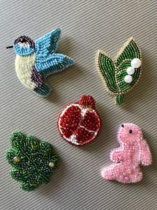 Broche Artesanal Premium con Cuentas, Elegante Accesorio Bordado para Vestidos a Precio Económico - Product Image 5