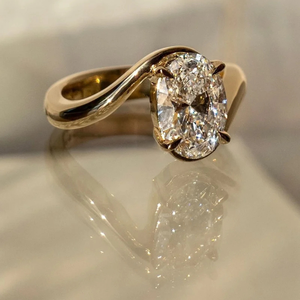 Anillo de Compromiso Solitario para Mujer, Elegante, con Diamante Ovalado de 4 Quilates Cultivado en Laboratorio, Claridad VS, Color EF, Chapado en Oro de 14K y Rodio, Certificado IGI - Product Image 4