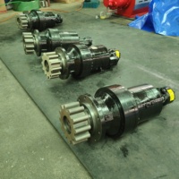 Réducteur de vitesse planétaire PEKA Bonfiglioli série 305 avec moteur hydraulique pour pompe à béton épaississeur